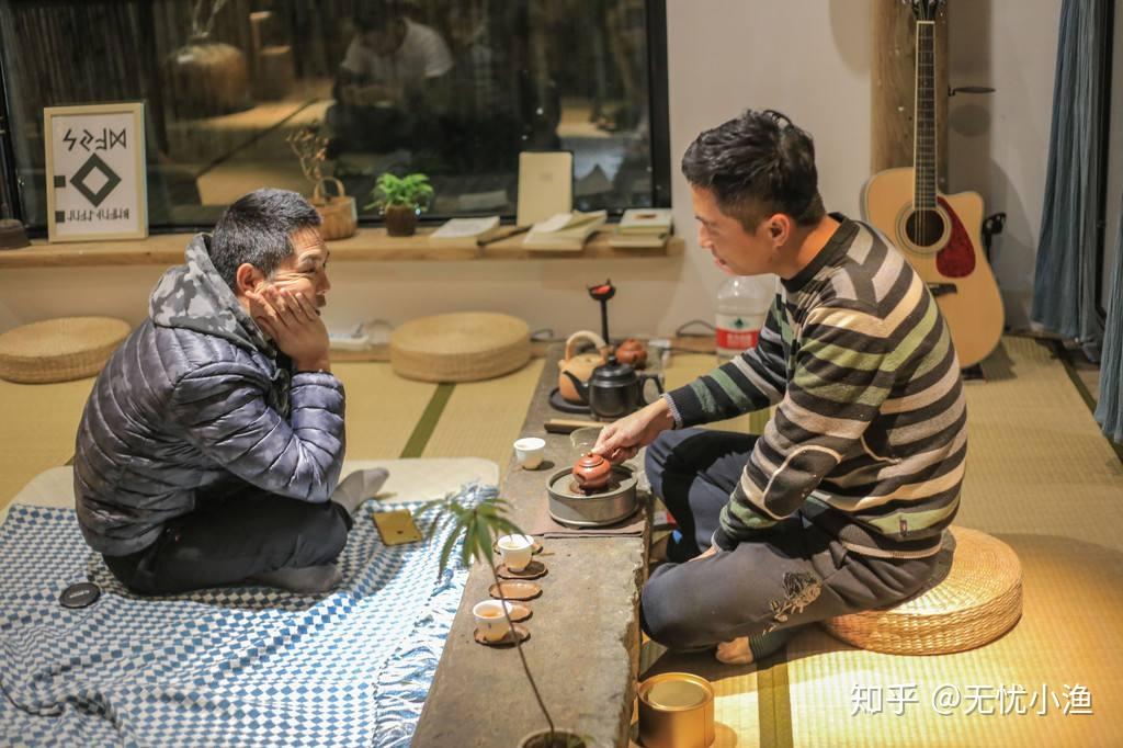 聊天是一门艺术,要懂得一些谈话的技巧,才不会在聊天中冷场 - 知乎