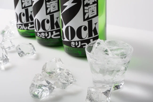 "岩上清酒"(加冰块的清酒)的风味特点