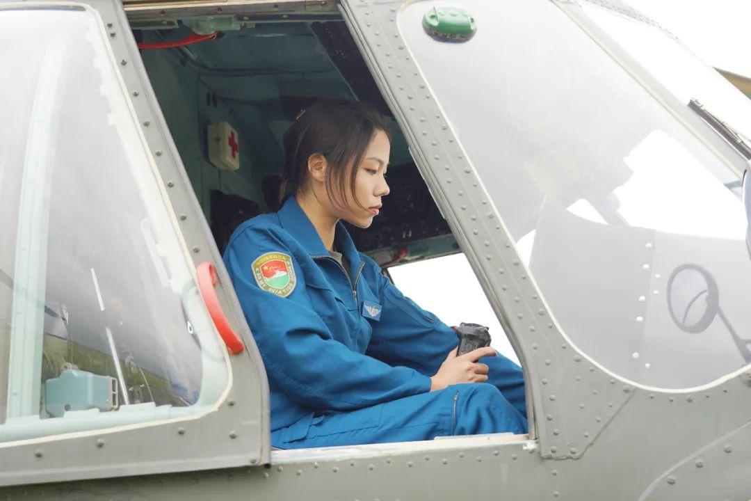 陆军飞行员小姐姐们驾驶的是什么直升机
