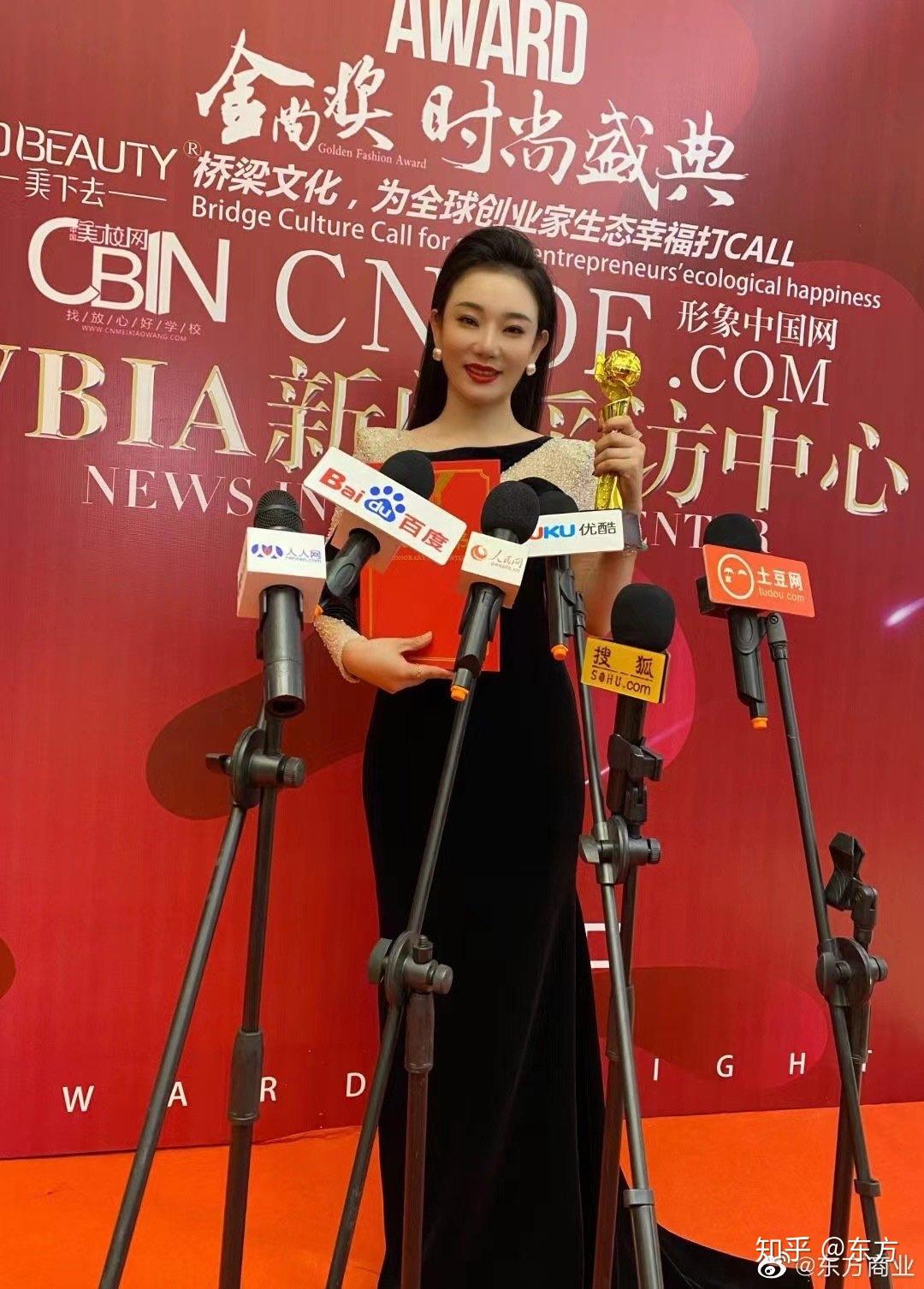 2020亚洲时尚人物大典亚洲杰出女歌手李铭雪获此殊荣为努力拼搏奋斗的