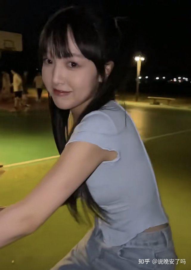 欧尼熊为爱情控诉父母引热议同学曾爆料她人品不好学习成绩差