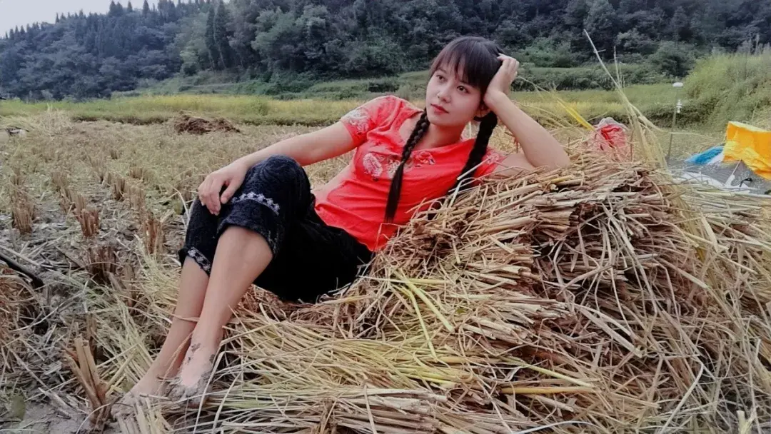 95后返乡打工妹卖光全县豆腐乳被赞豆腐西施笑容感染