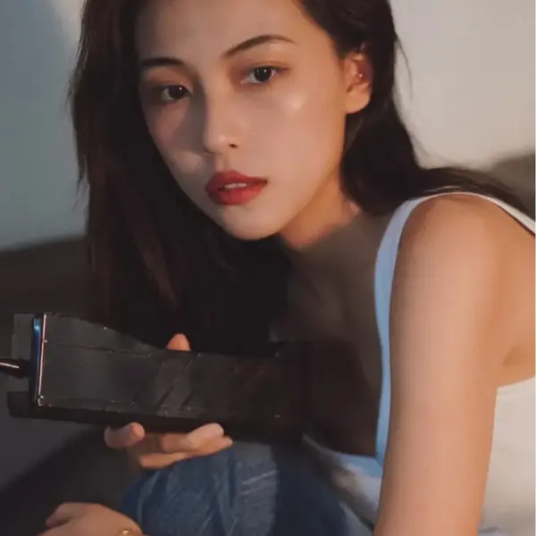 让人一眼就爱上的正能量微信头像女(共16张)