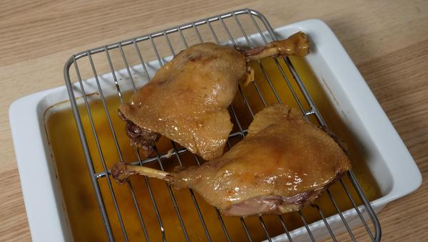 一盘油封鸭不能再满足