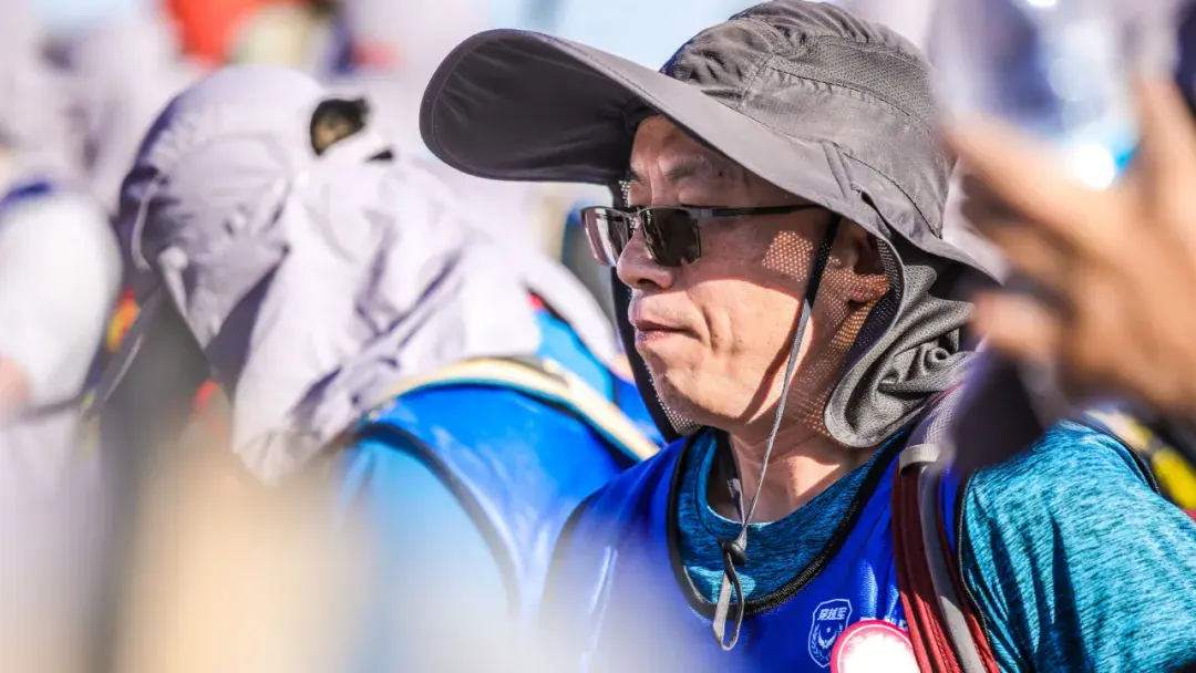 穿越军创始人吕付国致敬玄奘重走丝绸之路穿越军开创戈壁亲子毅行