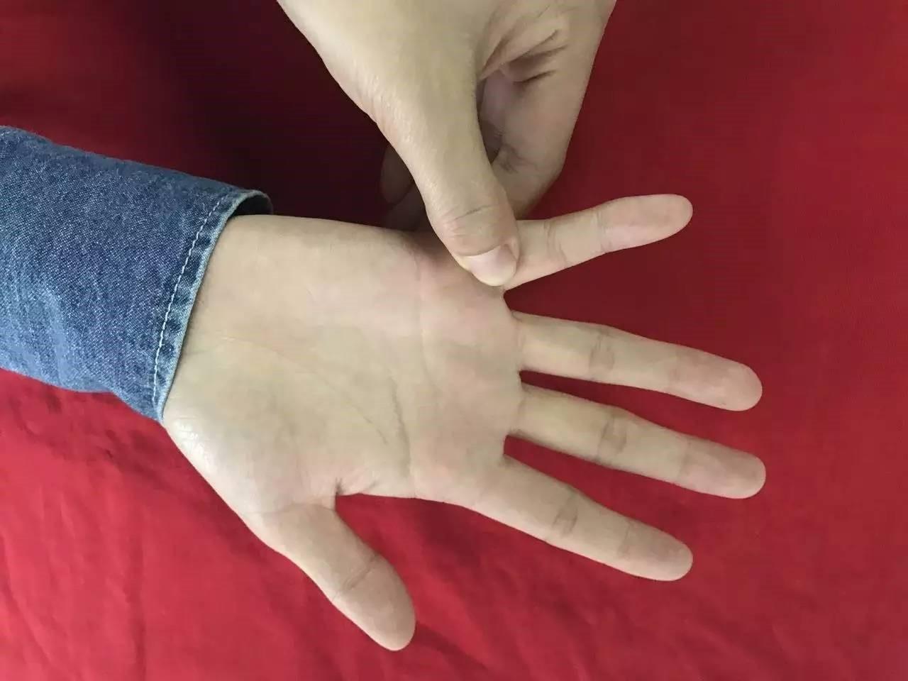每天两组"手指操"可预防老年痴呆 还不转发给家中老人?