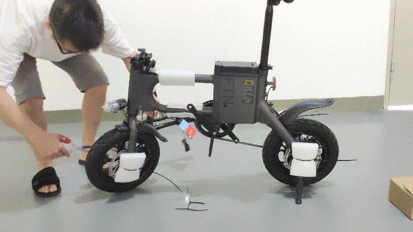 电动车看多了,ftn这头梵牛电动车不仅仅很微电轻巧还可以接小孩