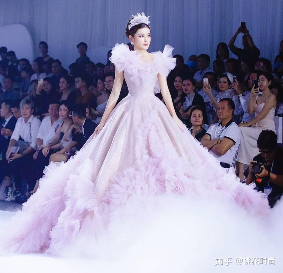 越南第一美女换人了身材不输柳岩美腿迷人无限