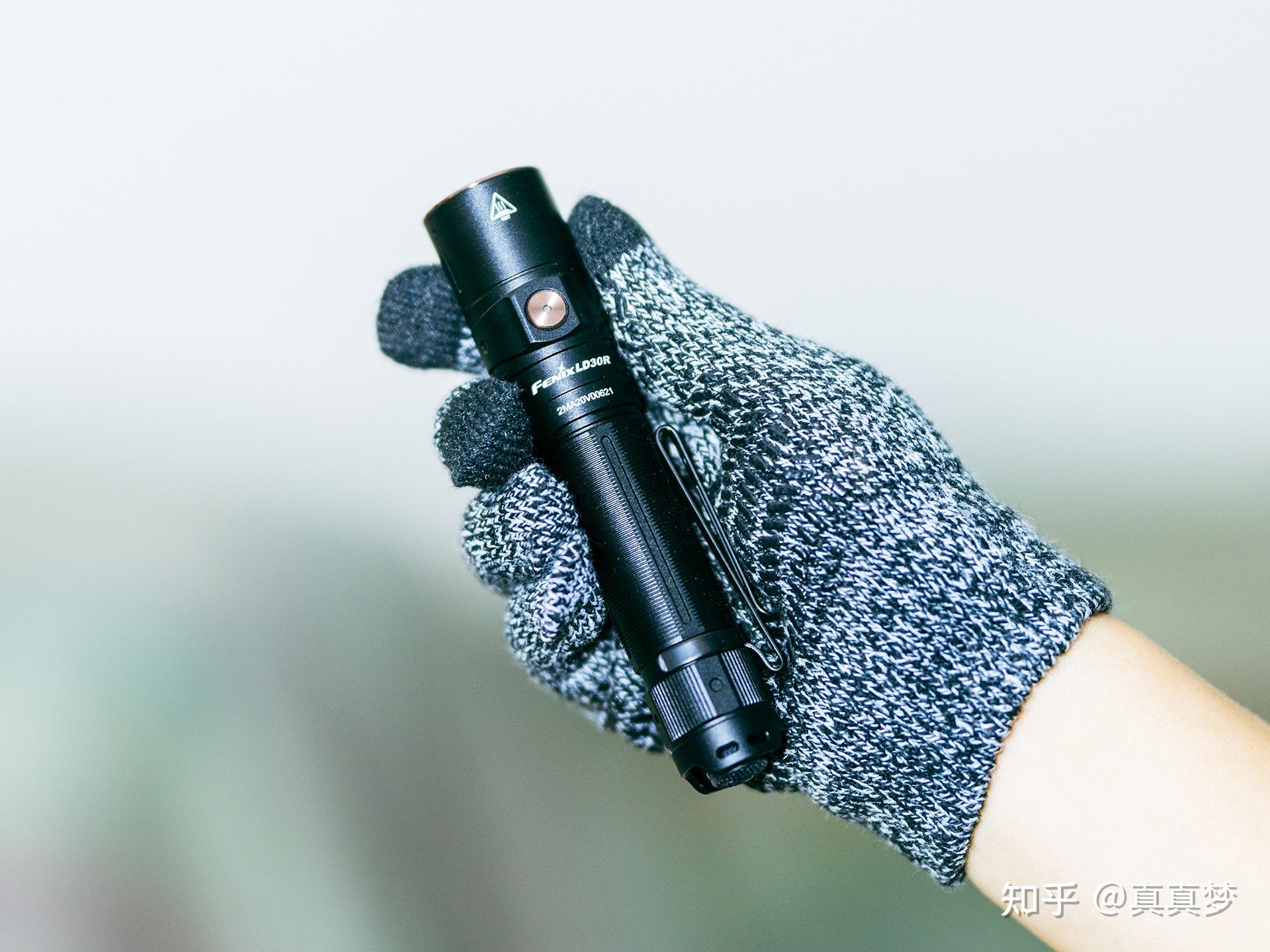 1700流明"轻战术"fenix ld30r多功能户外手电评测