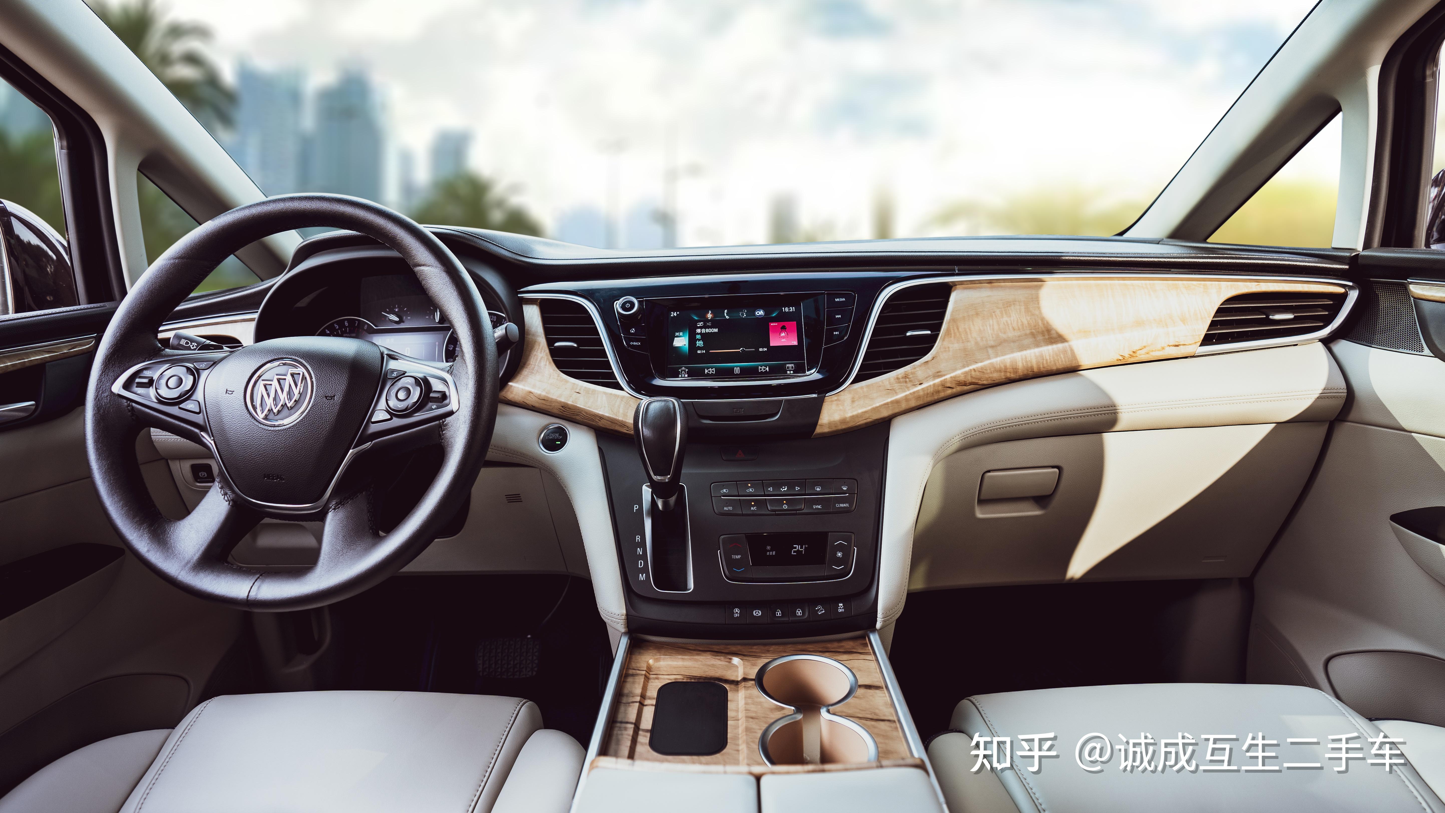 高贵而不俗气的帝王蓝内饰别克gl8豪华商务雅典娜