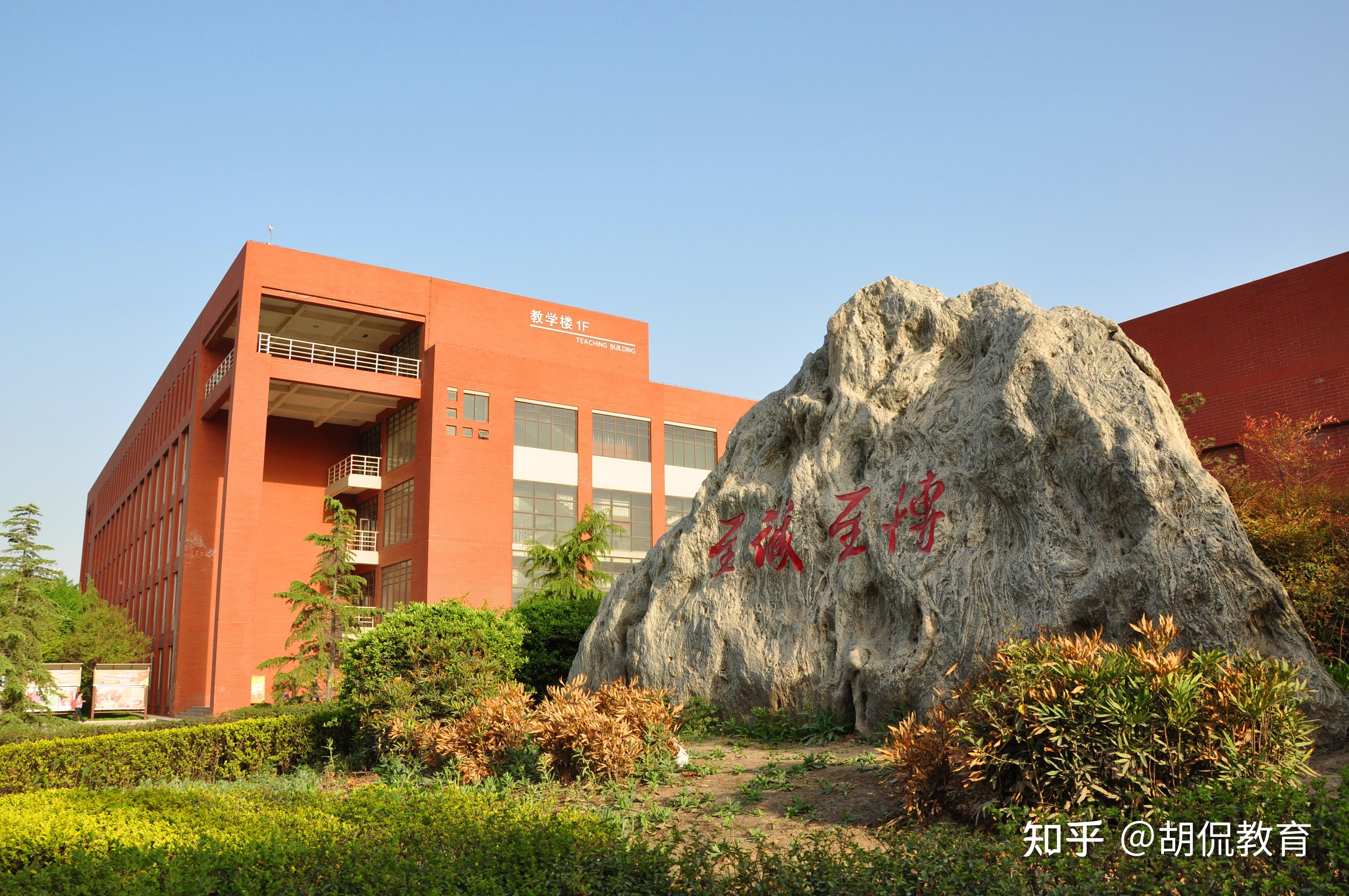 陕西科技大学主校区位于古都西安,拥有太华路,未央,咸阳三大校区,这是