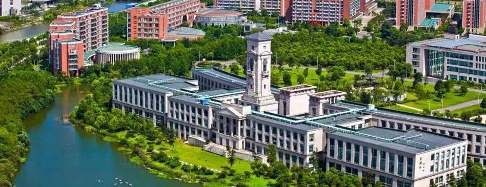 上海纽约大学上海纽约大学延续美本通识教育特色,最晚可在大二前定