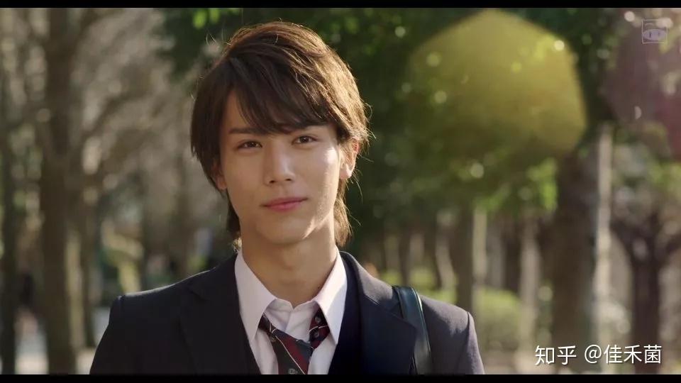 演员的代表人物之一,13岁时就出演现象级日剧《家政妇三田》受到关注