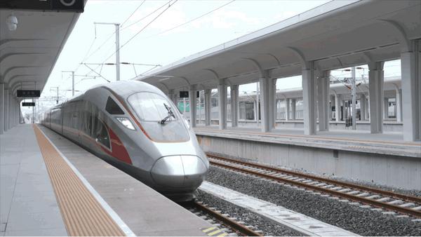 同样是铁轨,为什么火车轨道下面会铺碎石子,高铁轨道却不铺? - 知乎