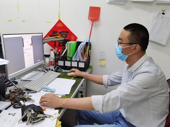 国家二级心理咨询师徐维春为大家讲授了"情绪的自我管理"心理课程.