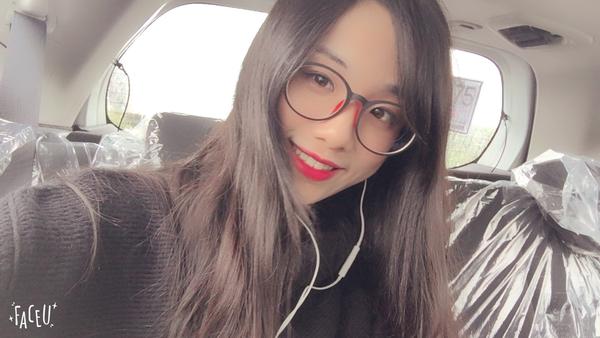 戴眼镜的女孩怎样自拍好看?