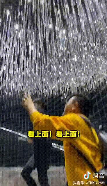 走红抖音的大logo吃垮北京,是"吃垮北京"?还是"吃垮自己"?