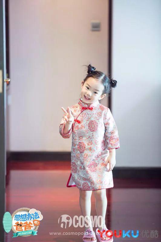 双丸子头的发型可是lucky宝宝的心头好,基本上每次造型都可以看到.