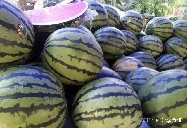 西瓜怎么分公瓜母瓜 v2-4c06e5a1fd93f56acbcd46892680a636_r.jpg