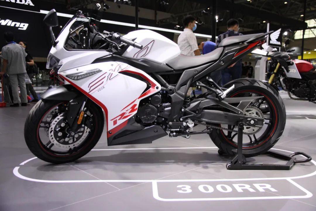 无极新款跑车300rr街车300r摩博会亮相