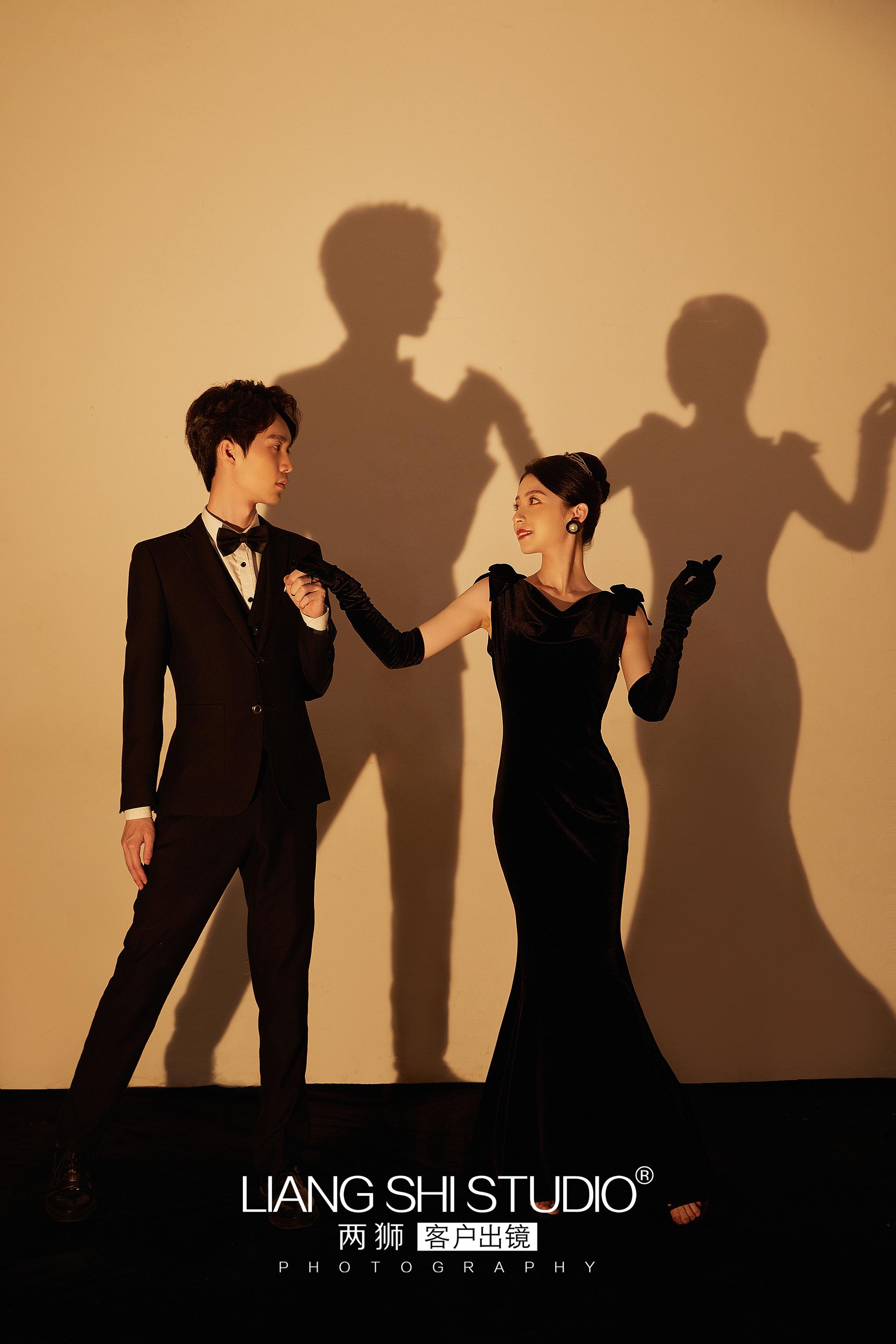 属于我们的室内光影婚纱照张张好看