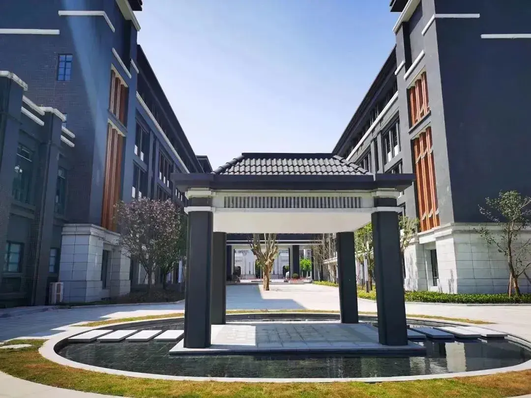 二十中创办于1930年,原名为成都私立大同中学,是金牛区教育局直属的一