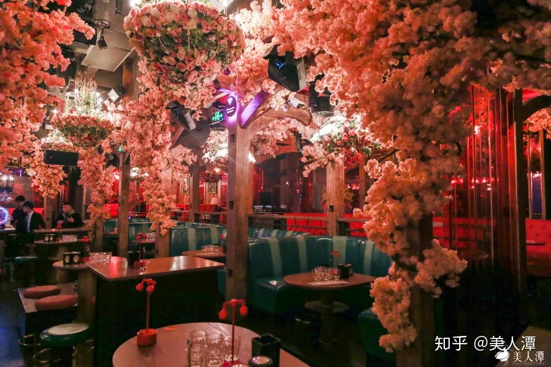 探店丨fun花酒吧——与繁花邂逅,与浪漫为伴