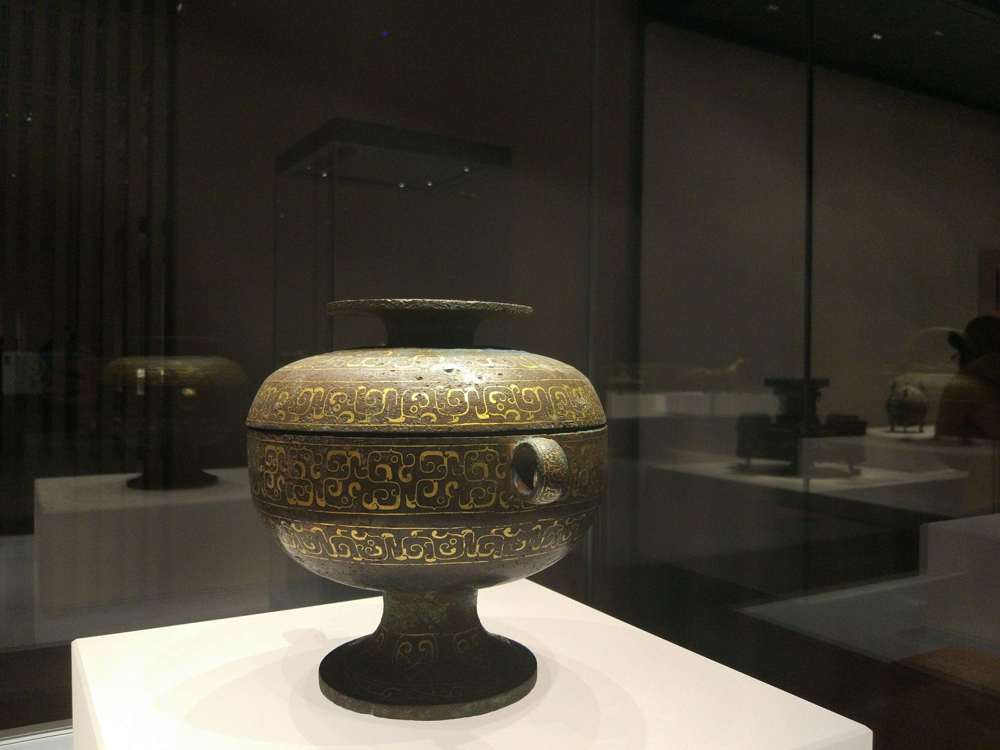 错金银云纹铜尊-荆门市博物馆中山国错金银双翼神兽-河北省文物研究所