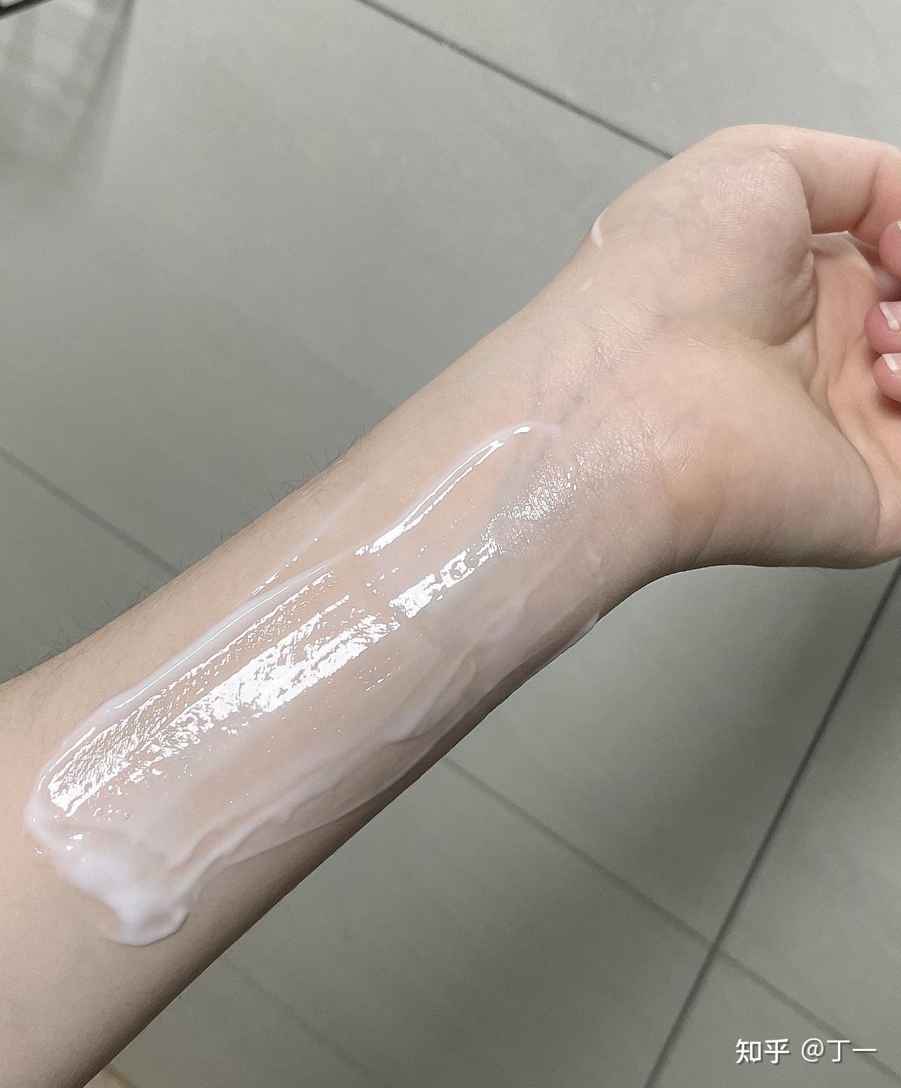 浓稠的身体乳应该怎么用(身体乳粘稠的好还是稀的好)