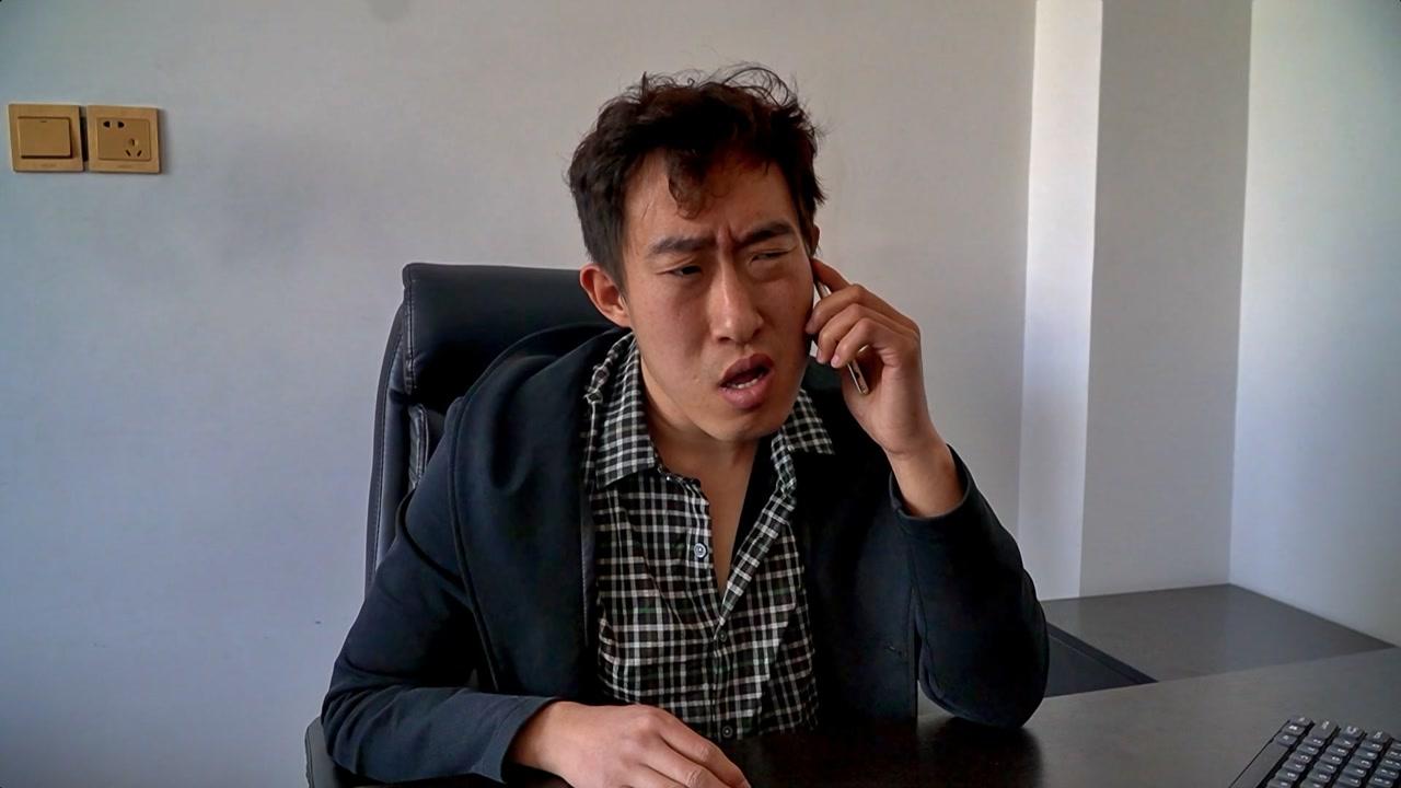 大姐捡破烂没想遇到爱吹牛的穷小伙俩人对话太有趣了