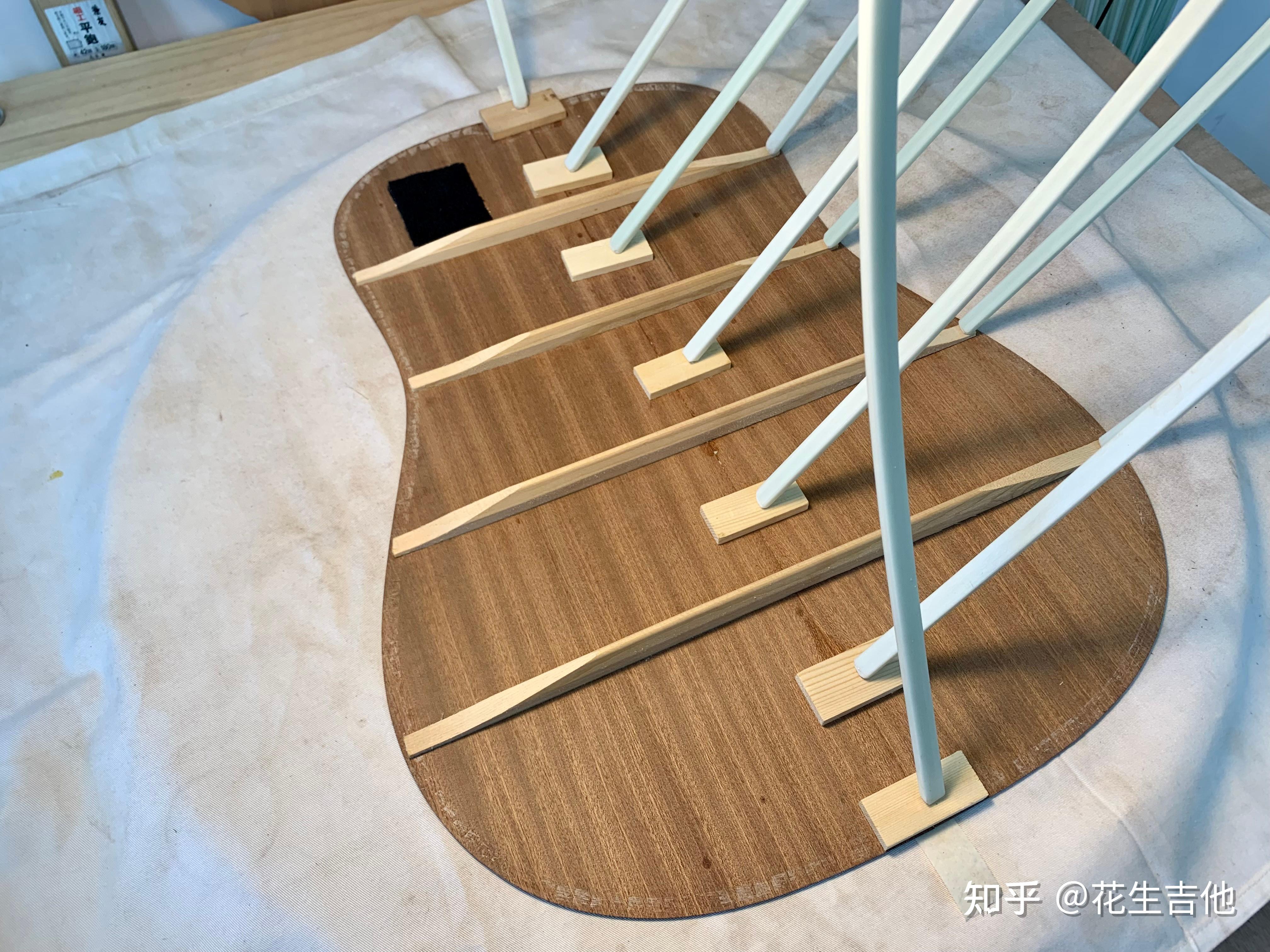 重新黏合开胶的背板黏合音梁与背板为补强音板中心结构,为他制作了