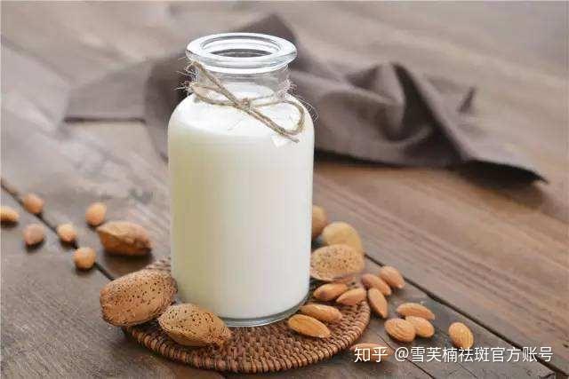牛奶蛋白质含量多少达标 v2-4c8ab7a1f3deb095ed5c13db368ce862_r.jpg