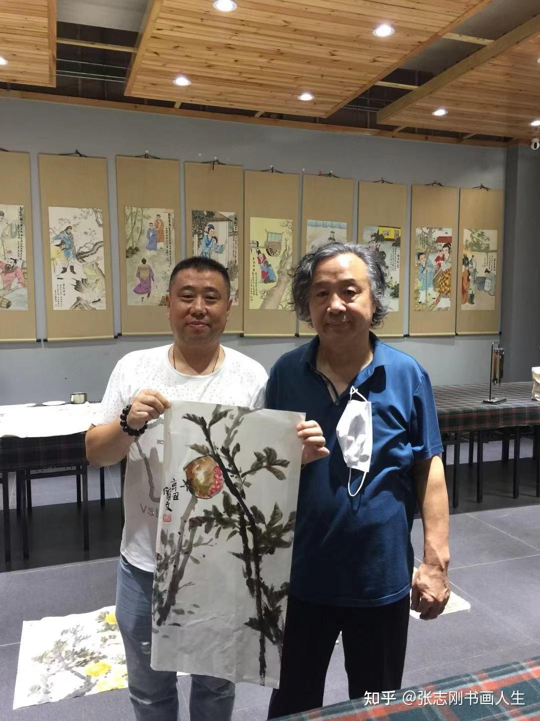 家张志刚应邀请参加哈尔滨市凤凰茶城书画院笔会,也邀请了,画家路宝文