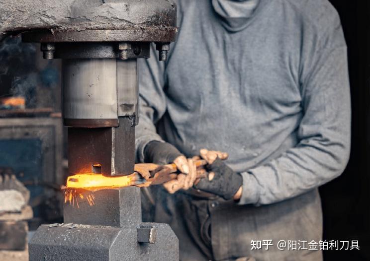 为什么越来越多人选手工锻打菜刀?用了就回不去了! - 知乎