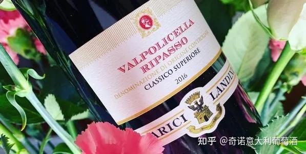 无二的,阿玛罗尼的果渣和已经酿好的瓦坡里切拉(valpolicella)葡萄酒