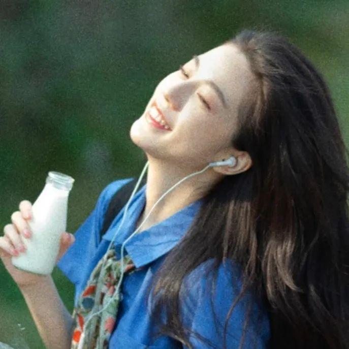 有没有爱笑女生真人头像最好是高清无水印的