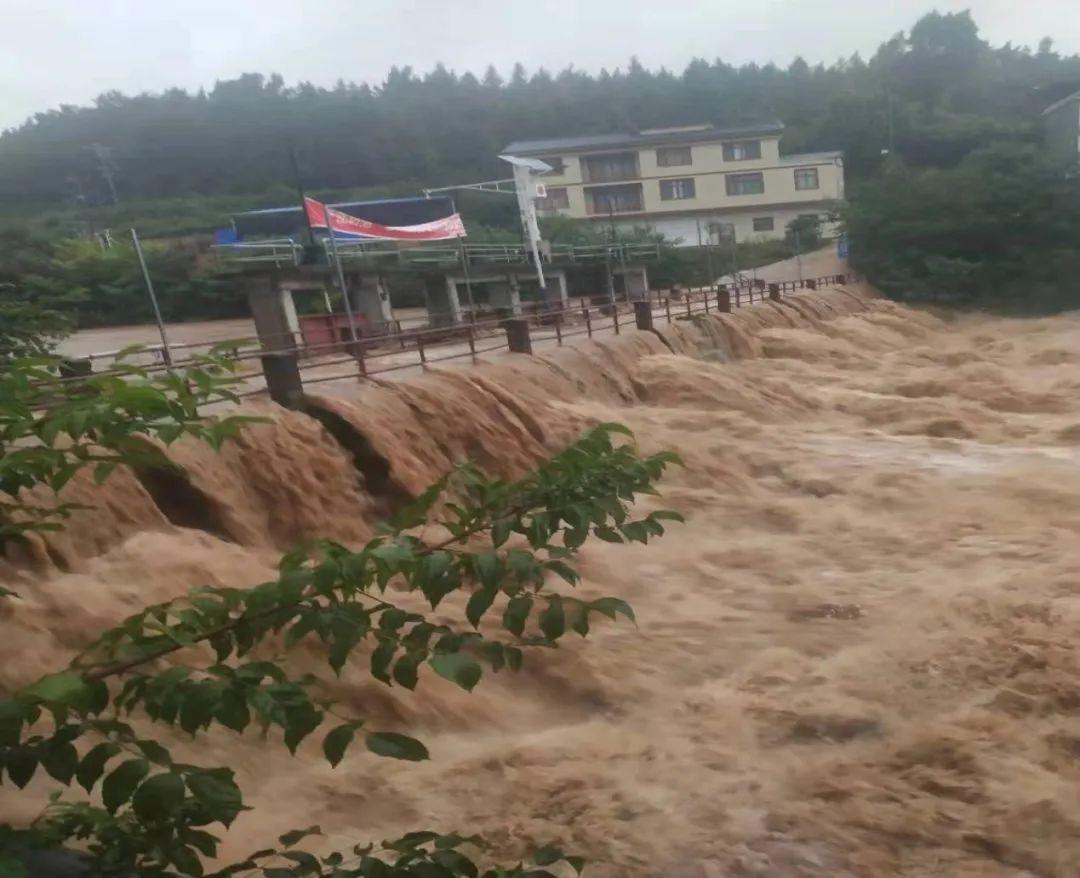 阆中大雨图片