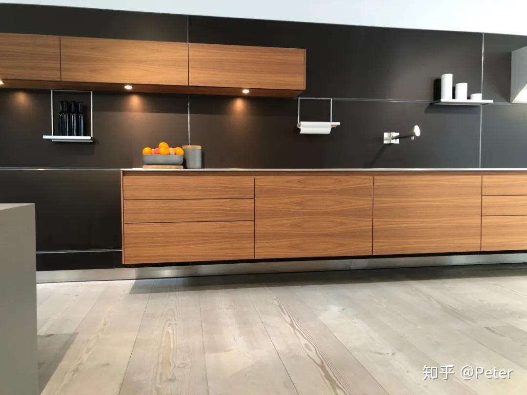 云相亲5分钟后她宣称爱上我原来是因为我背后的bulthaup德国顶级橱柜