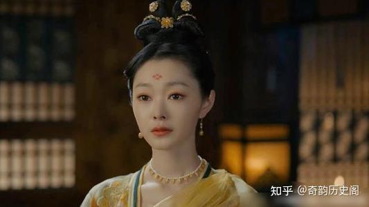 这天,趁着晚饭的时候,云翠仙故意试探,说:"如今咱家经济困难,无以为继