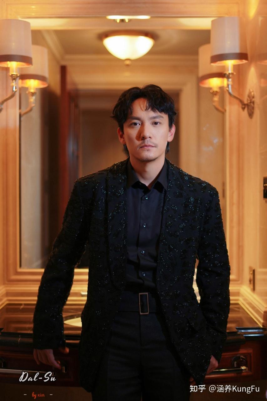 张震从影30年首次挑战话剧舞台 - 知乎