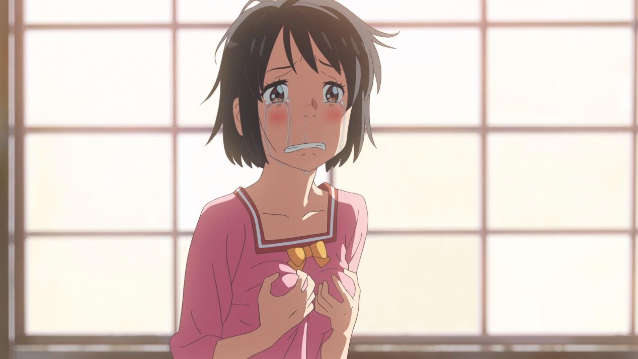 大家已经有一些审美疲劳了,但是看着泷投身的三叶一边流泪一边摸胸,也