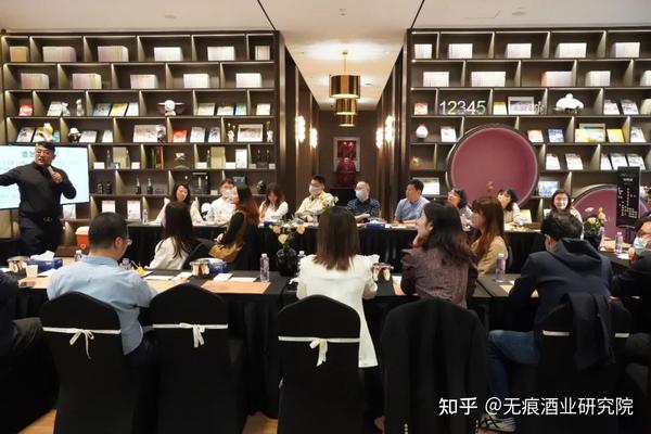 走进新城控股·翡丽铂湾|“中国高端白酒专业级品评酒会”精彩启幕 - 知乎