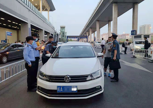 聞所未聞私家車混入網約車上車點載客