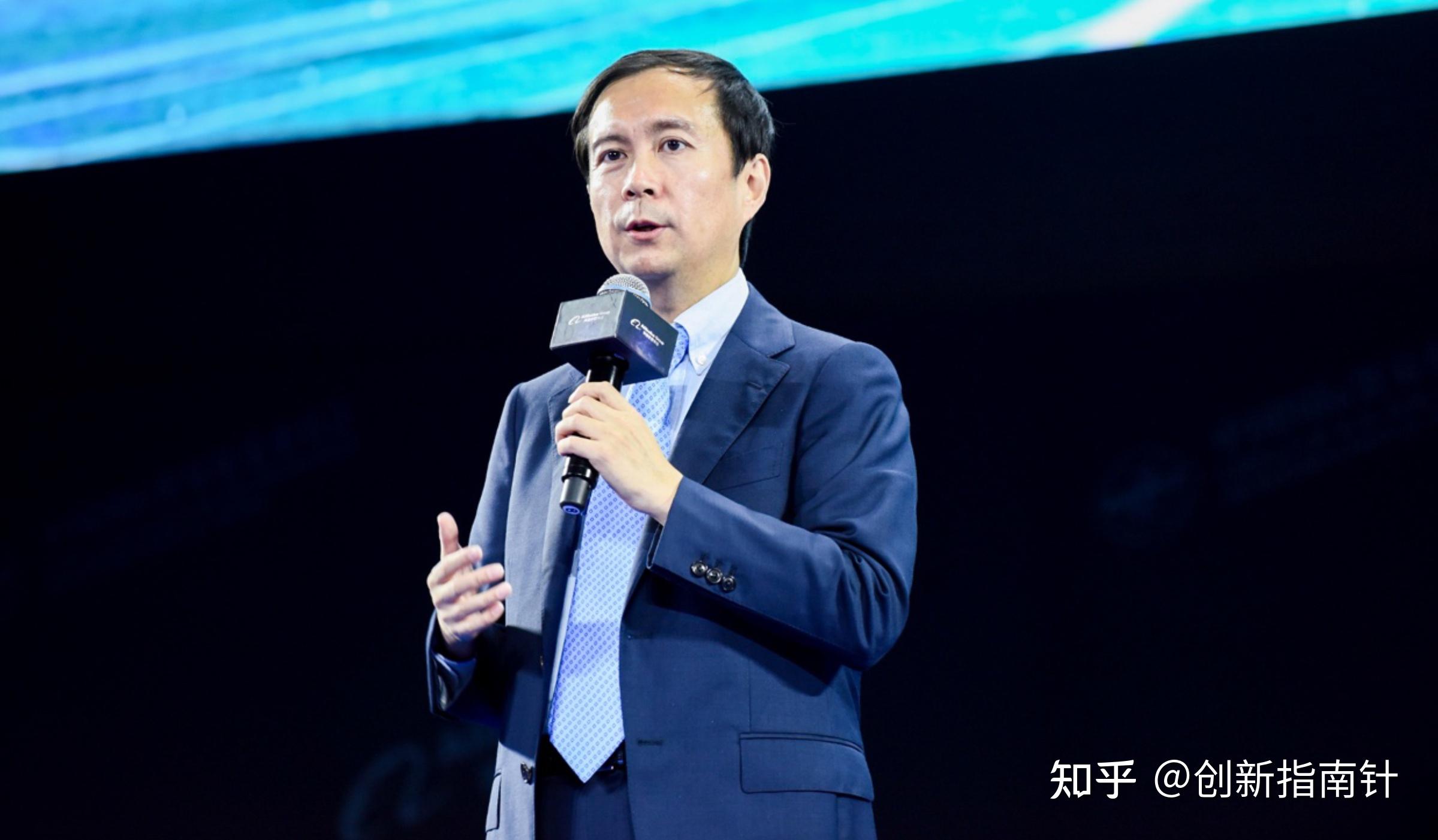 阿里巴巴CEO张勇：未来10年最大机会在于云、AI与物理世界机器的融合，通义千问AI大模型将接入智能机器人。AI大模型和工业机器人的深度集成 ...