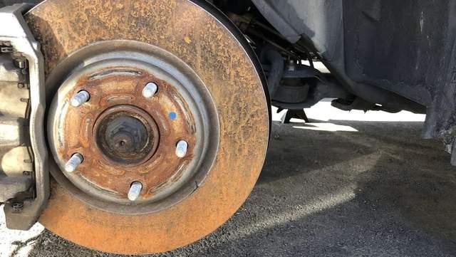 惊险行驶中货车刹车失灵别慌学会这几招可以保你命