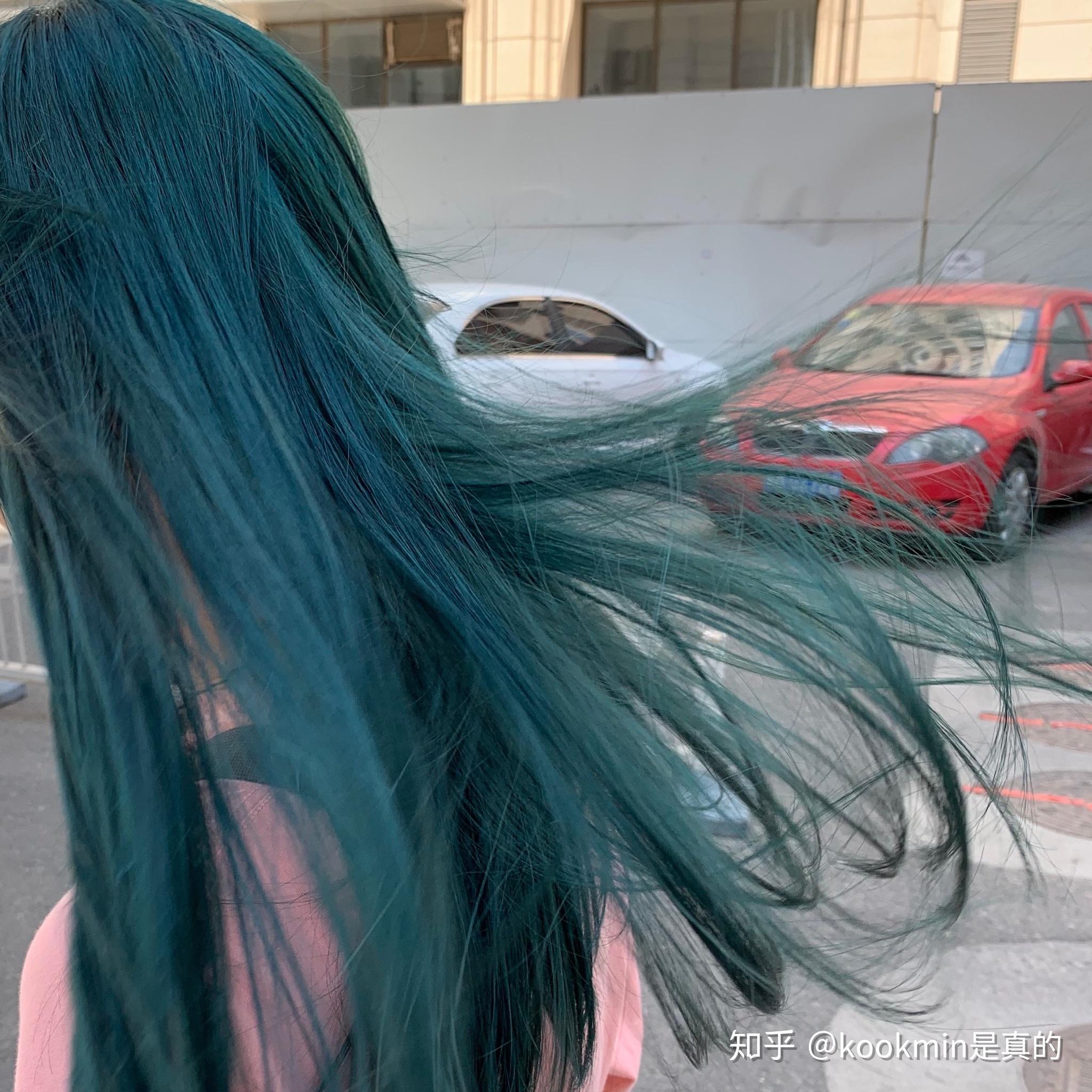 问一下大佬染发染成蓝绿色要不要漂啊?