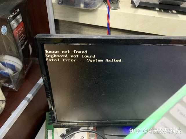电脑开机黑屏白字客户主动说主板坏了我要是换了就是奸商了