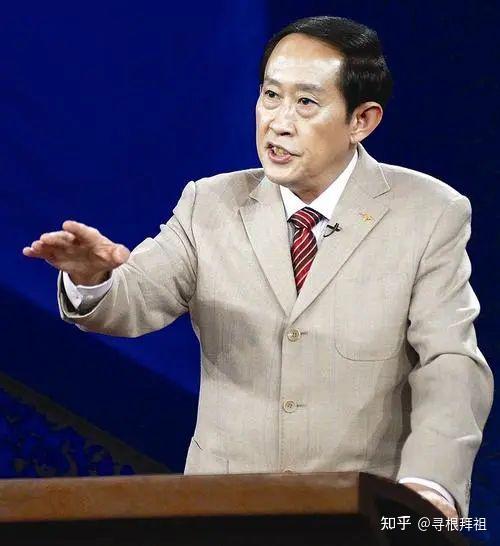 王立群的艰难求学路:两次高分落榜,13岁半工半读,为读书不惜“偷书”