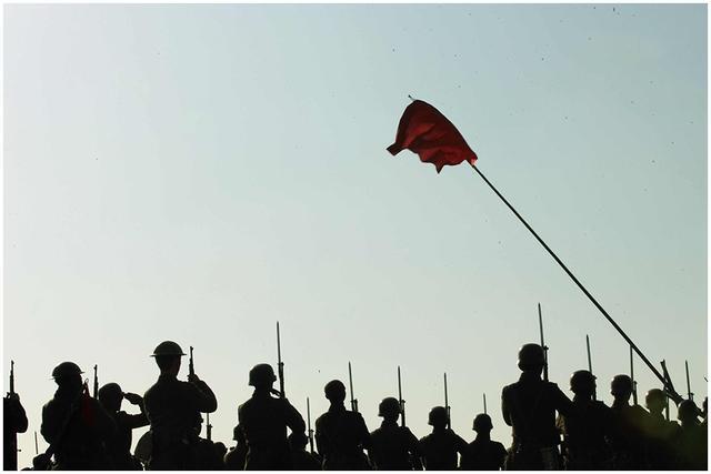 青天白日旗为谁飘扬从八佰看两岸抗战史话语权变迁