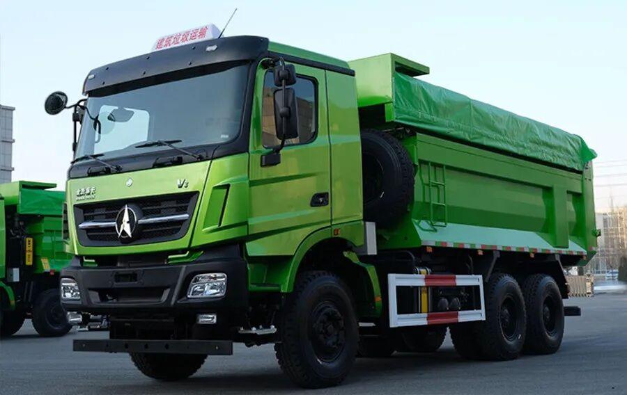参与交通时,为何要尽量远离重载货车?